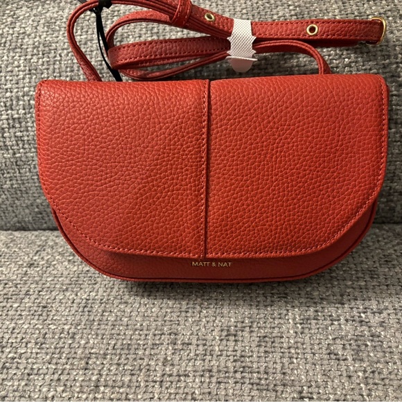 Brand New Matt & Nat Vegan Leather Crossbody with its dust bag ! - Picture 10 of 13